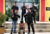 Tim Macan Polres Pelabuhan Belawan mengamankan seorang pemuda dan menyita empat celurit dalam patroli dini hari di kawasan Mabar, Medan Deli.
