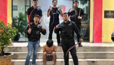 Tim Macan Polres Pelabuhan Belawan mengamankan seorang pemuda dan menyita empat celurit dalam patroli dini hari di kawasan Mabar, Medan Deli.