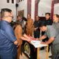 Bupati Samosir Vandiko T. Gultom bersama Ketua DPRD Kabupaten Samosir Nasip Simbolon melaksanaka penandatanganan Perubahan Kebijakan Umum Anggaran (P-KUA) dan Perubahan Prioritas Plafon Anggaran Sementara (P-PPAS) Tahun Anggaran 2026 dalam Rapat Paripurna DPRD Kabupaten Samosir, di Ruang Rapat DPRD Samosir, Senin (14/09/2026).