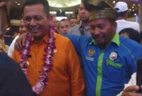 Ilustrasi Ketua DPD Ormas Kamtibmas Indonesia Kepri, Meidison Simamora saat bersama salah satu pejabat setempat.