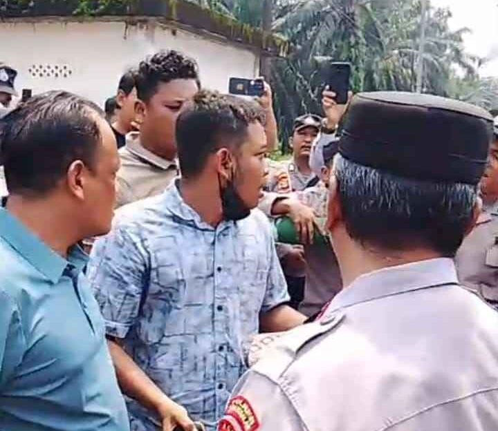 perwakilan pemuda menyampaikan aspirasi melalui aksi damai di lingkungan perusahaan PT Global Sawit Semesta (GSS)