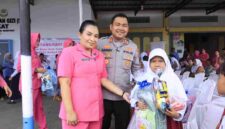 Kapolres Langkat AKBP Hannry P.H. Tambunan memberikan santunan kepada 30 anak yatim di Kuala sebagai bentuk kepedulian sosial Polri.