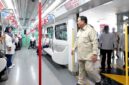 Presiden Prabowo Subianto menjajal LRT Jakarta dari Kelapa Gading ke Manggarai dalam waktu sekitar 28 menit dan melihat layanan transportasi publik.