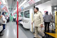 Presiden Prabowo Subianto menjajal LRT Jakarta dari Kelapa Gading ke Manggarai dalam waktu sekitar 28 menit dan melihat layanan transportasi publik.
