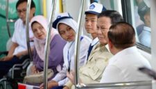 Presiden Prabowo naik LRT Jakarta