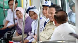 Presiden Prabowo naik LRT Jakarta