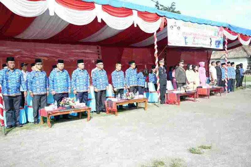 Pemkab Samosir memperingati Haornas ke-43 dengan memberi tali asih kepada 84 atlet dan 20 pelatih serta mendorong budaya olahraga masyarakat.