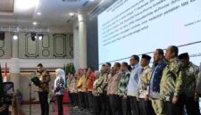 Bupati Asahan bersama kepala daerah lainnya di Sumatera Utara mengikuti Rapat Koordinasi Penguatan Tata Kelola Pemerintahan Daerah dan Pencegahan Korupsi yang digelar di Aula Raja Inal Siregar, Kantor Gubernur Sumatera Utara, Kamis (17/9/2026).