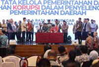 Wali Kota Pematangsiantar Wesly Silalahi, S.H., M.Kn., bersama Ketua DPRD Pematangsiantar Timbul Marganda Lingga, S.H., menghadiri Rapat Koordinasi (Rakor) Penguatan Tata Kelola Pemerintah Daerah dan Pencegahan Korupsi dalam Penyelenggaraan Pemerintahan Daerah di Provinsi Sumatera Utara. Kegiatan tersebut berlangsung di Aula Raja Inal Siregar, Kantor Gubernur Sumatera Utara, Jalan Diponegoro, Kota Medan, Kamis (17/9/2026).