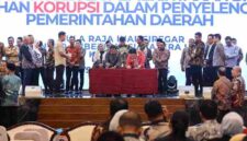 Wali Kota Pematangsiantar Wesly Silalahi, S.H., M.Kn., bersama Ketua DPRD Pematangsiantar Timbul Marganda Lingga, S.H., menghadiri Rapat Koordinasi (Rakor) Penguatan Tata Kelola Pemerintah Daerah dan Pencegahan Korupsi dalam Penyelenggaraan Pemerintahan Daerah di Provinsi Sumatera Utara. Kegiatan tersebut berlangsung di Aula Raja Inal Siregar, Kantor Gubernur Sumatera Utara, Jalan Diponegoro, Kota Medan, Kamis (17/9/2026).
