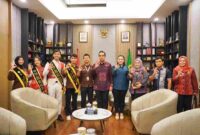 Rico Waas saat menerima audiensi Pengurus Cabang Forum GenRe Indonesia Kota Medan di Rumah Dinas Wali Kota Medan, Jumat (18/9/2026).