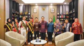 Rico Waas saat menerima audiensi Pengurus Cabang Forum GenRe Indonesia Kota Medan di Rumah Dinas Wali Kota Medan, Jumat (18/9/2026).