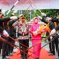 AKBP Dhana Noer Kurniawan resmi memimpin Polres Pematangsiantar menggantikan AKBP Sah Udur dalam prosesi Farewell Parade dan Tradisi Pedang Pora di Mapolres Pematangsiantar, Jalan Sudirman, Kota Pematangsiantar, Jumat (18/9/2026).