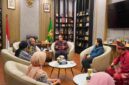 Rico saat menerima audiensi jajaran Mercy Corps Indonesia di Rumah Dinas Wali Kota Medan, Jumat (18/9/2026).