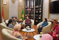 Rico saat menerima audiensi jajaran Mercy Corps Indonesia di Rumah Dinas Wali Kota Medan, Jumat (18/9/2026).