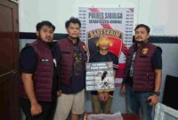 Polres Sibolga mengamankan seorang pria berinisial AN (33) yang diduga terlibat dalam kasus penusukan hingga menyebabkan SL (32) meninggal dunia. AN diamankan polisi sekitar empat jam setelah peristiwa terjadi pada Rabu (16/9/2026).