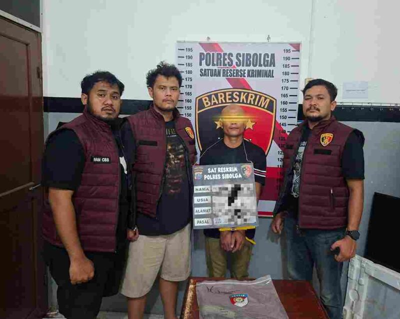 Polres Sibolga mengamankan seorang pria berinisial AN (33) yang diduga terlibat dalam kasus penusukan hingga menyebabkan SL (32) meninggal dunia. AN diamankan polisi sekitar empat jam setelah peristiwa terjadi pada Rabu (16/9/2026).