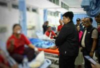 Bupati Samosir Vandiko T. Gultom bersama Wakil Bupati Ariston Tua Sidauruk mengunjungi para korban pada Sabtu, 19 September 2026,