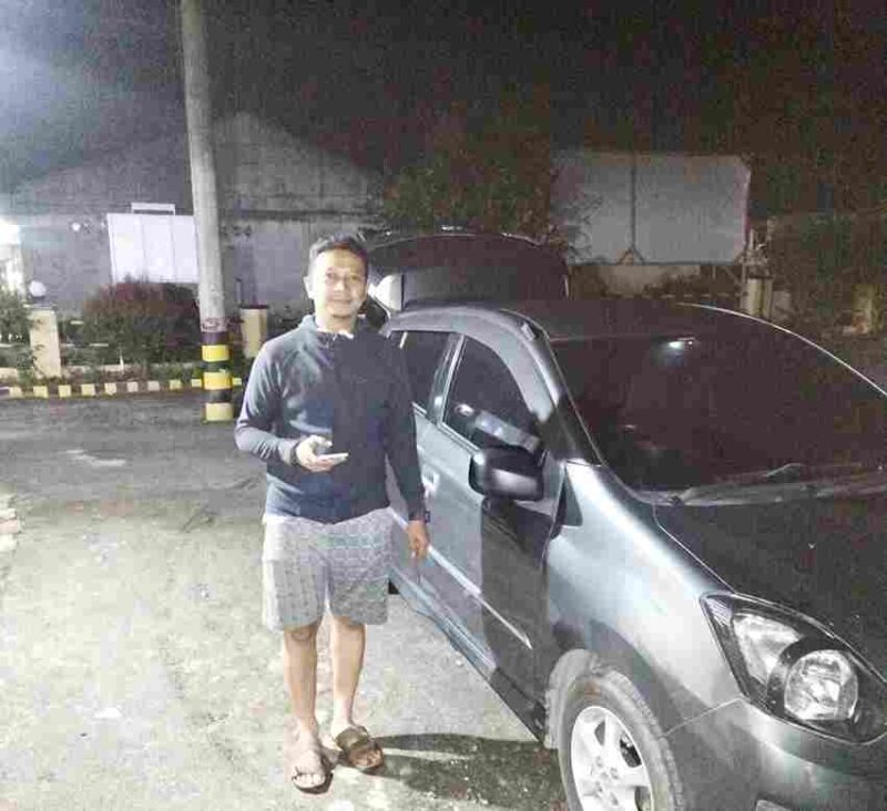 Polsek Pematang Silimakuta merespons laporan Call Center 110 setelah kendaraan warga mogok malam hari dan mengamankannya sementara di Mako Polsek.