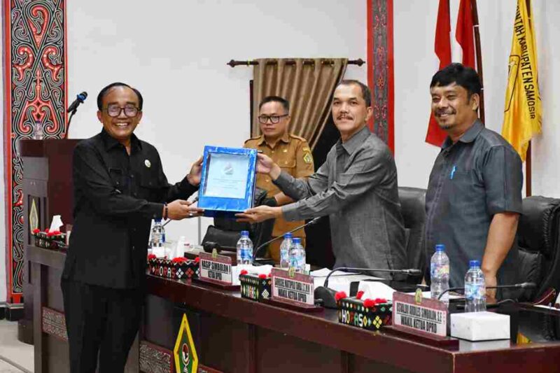 Wakil Bupati Samosir Ariston Tua Sidauruk dalam Rapat Paripurna DPRD Kabupaten Samosir, Senin (21/9/2026).