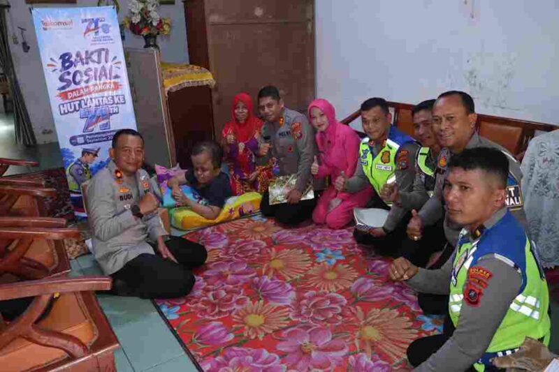 Polres Pematangsiantar menyambangi Hany, anak dengan hidrosefalus, dalam bakti sosial Hari Lalu Lintas Bhayangkara ke-71 pada Sabtu, 19 September 2026.