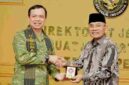 Bupati Simalungun, Dr. H. Anton Achmad Saragih, saat melakukan audiensi dengan Direktur Jenderal Kekuatan Pertahanan (Dirjen Kuathan) Kementerian Pertahanan RI, H. Haris Haryanto, di Jakarta, Selasa (22/9/2026).