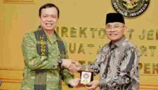 Bupati Simalungun, Dr. H. Anton Achmad Saragih, saat melakukan audiensi dengan Direktur Jenderal Kekuatan Pertahanan (Dirjen Kuathan) Kementerian Pertahanan RI, H. Haris Haryanto, di Jakarta, Selasa (22/9/2026).
