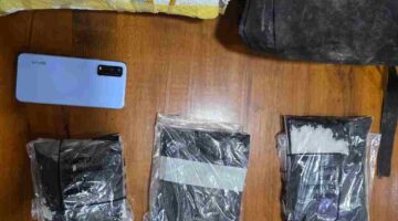 enam bungkus diduga sabu seberat sekitar 1,5 kilogram.