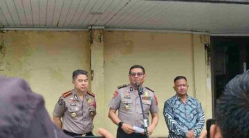 konferensi pers singkat (doorstop) di Polrestabes Medan, Rabu (23/9/2026). Kegiatan tersebut dihadiri Irwasda Polda Sumut Kombes Pol. Nanang Masbudi, S.I.K., M.Si., CFrA., Kabid Humas Polda Sumut Kombes Pol. Dr. Ferry Walintukan, S.I.K., S.H., M.H., serta perwakilan Kompolnas M. Choirul Anam, S.H., dan Gufron Mabruri.