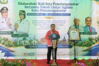 Wali Kota Pematangsiantar Wesly Silalahi, S.H., M.Kn., dalam acara Silaturahmi Bersama Tokoh Lintas Agama Kota Pematangsiantar yang berlangsung di Rumah Dinas Wali Kota, Jalan M.H. Sitorus, Kelurahan Teladan, Kecamatan Siantar Barat, Kamis (24/9/2026).