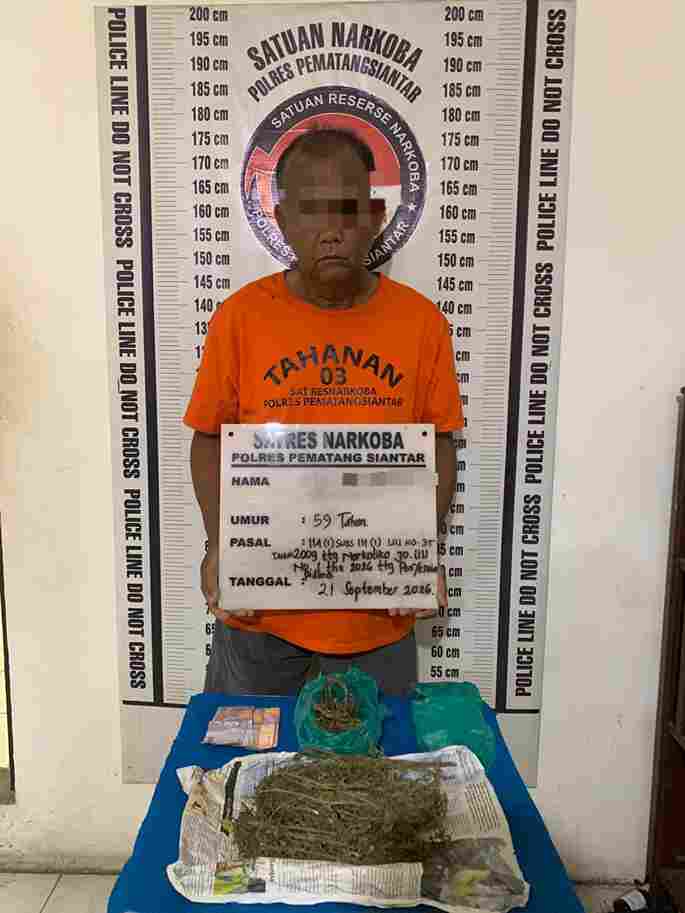 Polres Pematangsiantar mengamankan pria 59 tahun dan menyita dua bungkus ganja dengan berat bruto 106,29 gram di Jalan Cemara, Kahean.