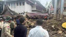 Wakil Presiden (Wapres) Gibran Rakabuming meninjau sejumlah infrastruktur dan fasilitas publik yang terdampak banjir bandang di Kabupaten Solok, Sumatera Barat, Jumat (25/9/2026).