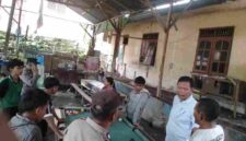 Polsek Tanah Jawa menjaring 10 pelajar yang kedapatan bolos sekolah di warung biliar.