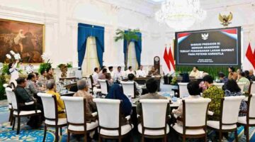 Prabowo saat memimpin diskusi bersama sejumlah akademisi dari berbagai perguruan tinggi dan lembaga riset di Istana Merdeka, Jakarta, Kamis (24/9/2026).