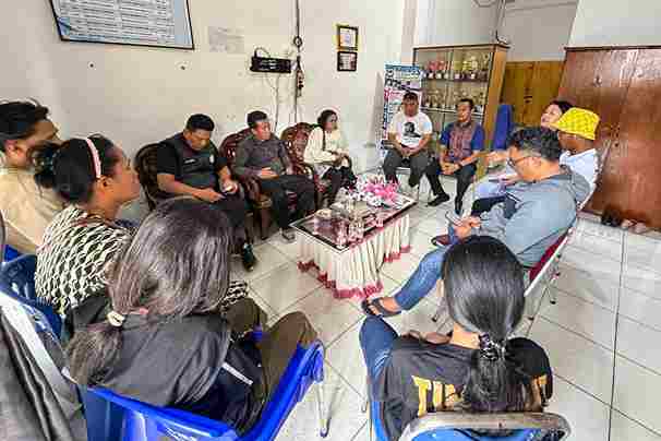 Proses mediasi melibatkan Disdik Pematangsiantar dan Polsek Siantar Selatan dengan mempertemukan pihak sekolah, guru, orang tua NR, serta orang tua siswi yang disebut terlibat di sekolah pada Sabtu (26/9/2026).