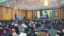 Wabup Asahan Rianto menghadiri wisuda 393 lulusan STIKes Asyifa Kisaran dan STIKes Sakinah Husada di Kabupaten Batu Bara.