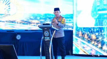 Kapolri Listyo Sigit saat memberikan kuliah umum dalam kegiatan Pengenalan Kehidupan Kampus bagi Mahasiswa Baru (PKKMB) UMSU 2026 di Kampus Utama UMSU, Kota Medan, Sumatera Utara, Senin (28/9/2026).