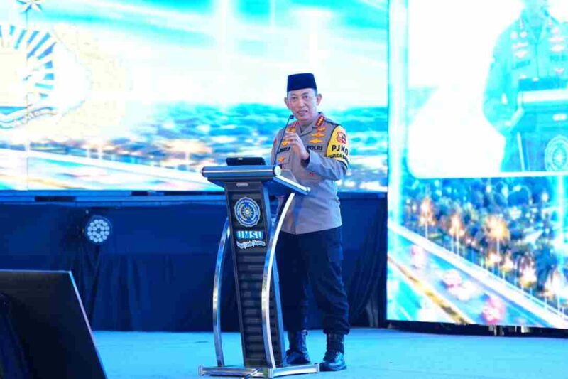 Kapolri Listyo Sigit saat memberikan kuliah umum dalam kegiatan Pengenalan Kehidupan Kampus bagi Mahasiswa Baru (PKKMB) UMSU 2026 di Kampus Utama UMSU, Kota Medan, Sumatera Utara, Senin (28/9/2026).