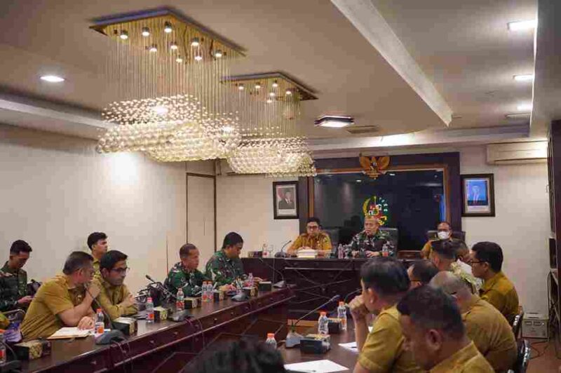 Rapat kegiatan Monitoring dan Evaluasi (Monev) di Balai Kota Medan, Senin (28/9/2026).