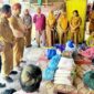 Pemkab Simalungun menyalurkan bantuan kepada warga terdampak banjir Haranggaol, Kabupaten Simalungun, Senin (28/9/2026).