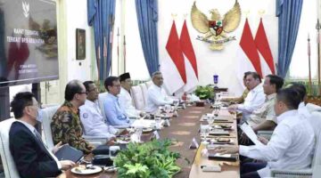 Rapat terbatas bersama sejumlah Menteri Kabinet Merah Putih di Istana Merdeka, Jakarta, Senin (28/9/2026).