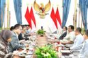 Presiden Prabowo Subianto menerima Menteri Hukum Supratman Andi Agtas beserta sejumlah menteri Kabinet Merah Putih untuk membahas mengenai perkembangan digitalisasi layanan publik serta penguatan Pos Bantuan Hukum (Posbankum) di seluruh Indonesia di Istana Merdeka, Jakarta, pada Selasa, 29 September 2026.
