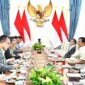 Presiden Prabowo Subianto menerima Menteri Hukum Supratman Andi Agtas beserta sejumlah menteri Kabinet Merah Putih untuk membahas mengenai perkembangan digitalisasi layanan publik serta penguatan Pos Bantuan Hukum (Posbankum) di seluruh Indonesia di Istana Merdeka, Jakarta, pada Selasa, 29 September 2026.