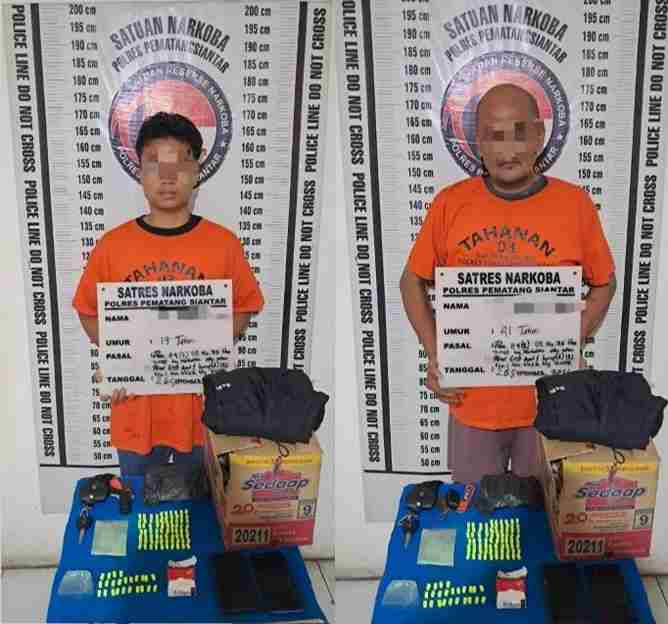 Polres Pematangsiantar mengamankan dua pria dan menyita 100 butir ekstasi seberat 50,80 gram.