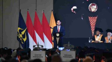 Wakil Presiden Gibran Rakabuming  saat menjadi pembicara utama dalam Wisuda Institut Pariwisata Trisakti (IPT) Tahun Akademik 2025/2026 di Sheraton Grand Jakarta Gandaria City Hotel, Jakarta Selatan, Selasa (13/10/2026).