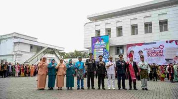 Wakil Gubernur Sumatera Utara (Sumut) Surya menyerahkan Piagam Penghargaan Anugerah Bakti Pemuda Inspiratif Sumatera Utara kepada tujuh organisasi kepemudaan pada peringatan Hari Sumpah Pemuda ke-98 tingkat Provinsi Sumatera Utara. Kegiatan tersebut di ikuti oleh seluruh OPD dan Forkopimda  di Lapangan Apel Kantor Gubernur Sumut Jalan Diponegoro Nomor 30, Medan, Rabu (28/10/2026).