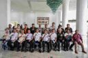 Sekretaris Dinas Perumahan dan Kawasan Permukiman Provinsi Sumatera Utara Tomy Harahap beserta jajarannya, memberikan keterangan pers kepada awak media terkait bantuan perumahan rakyat di Lobby Dekranasda, Lantai 1 Kantor Gubernur Sumut, Medan, Rabu (28/10/2026)