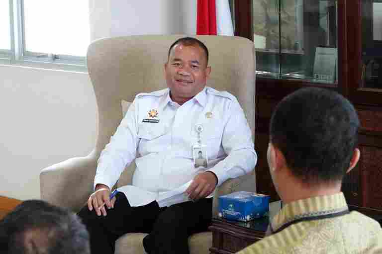 Penjabat (Pj) Sekretaris Daerah Provinsi (Sekdaprov) Sumatera Utara (Sumut) Timur Tumanggor menerima audiensi pengurus ABP-PTSI Wilayah Sumut di ruang kerjanya, Kantor Gubernur Sumut, Jalan Diponegoro Nomor 30, Medan, Rabu (30/9/2026). 