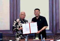 Wakil Gubernur Sumatera Utara (Sumut) Surya melaksanakan penandatanganan kesepakatan kerja sama komitmen memperkuat sinergi pembangunan dengan Pemerintah Provinsi Jawa Barat (Jabar) di Gedung Sate, Kantor Gubernur Jabar, Jalan Pangeran Diponegoro Bandung, Jumat (30/10/2026).