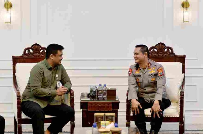 Gubernur Sumatera Utara (Sumut) Bobby Nasution menerima kunjungan kerja Kepala Polisi Daerah (Kapolda) Sumut Irjen. Pol. Sonny Irawan di Ruang Kerja Lantai 10 Kantor Gubernur Sumut Jalan Diponegoro Kota Medan, Selasa (13/10/2026). Kapolda Sumut melakukan kunjungan kerja setelah dilantik oleh Kapolri pada awal Oktober lalu.